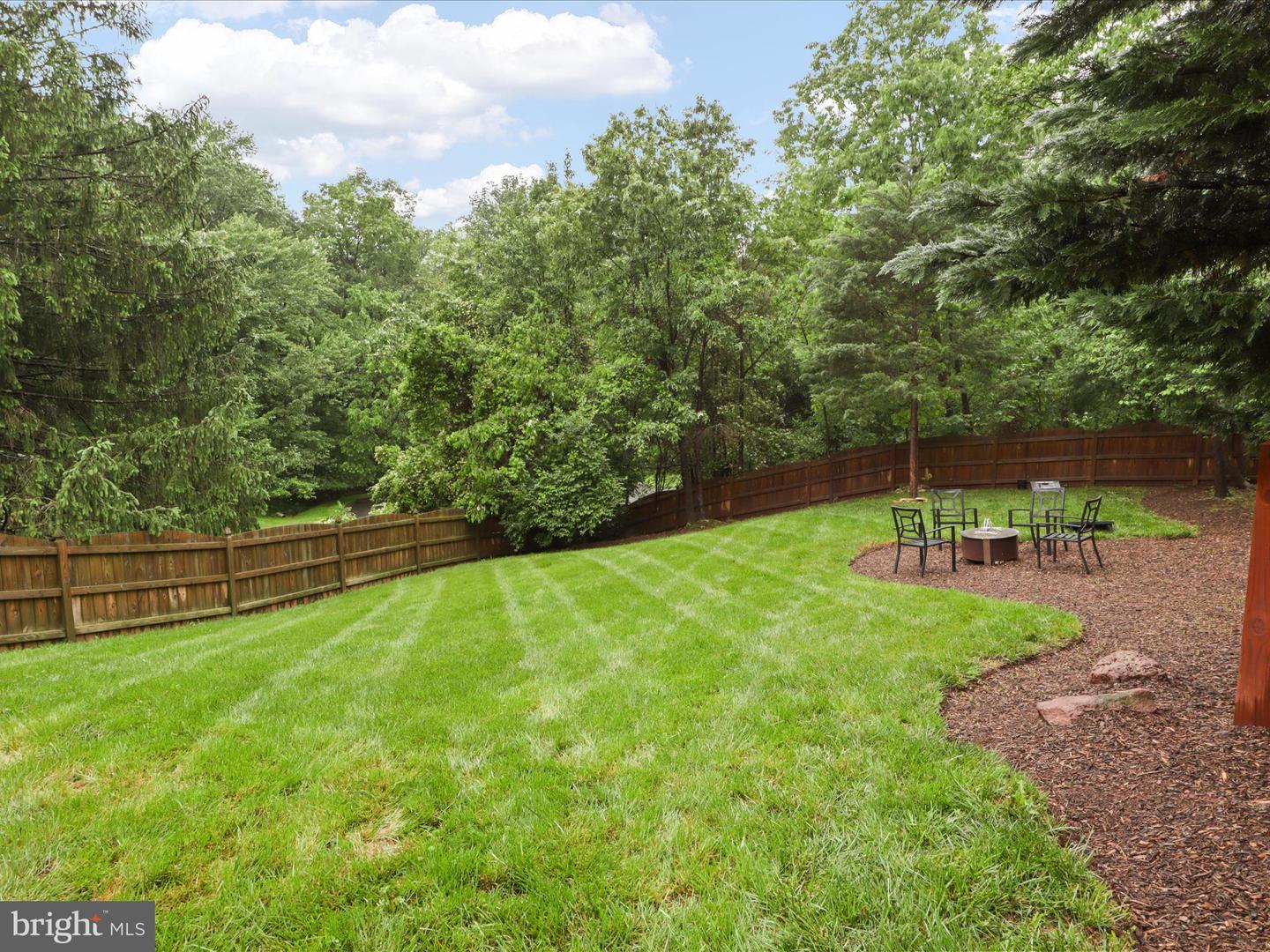 12142 HOLLY KNOLL CIR, GREAT FALLS, Virginia 22066, 4 Bedrooms Bedrooms, ,3 BathroomsBathrooms,Residential,For sale,12142 HOLLY KNOLL CIR,VAFX2238630 MLS # VAFX2238630