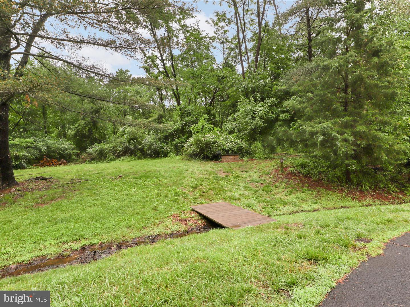 12142 HOLLY KNOLL CIR, GREAT FALLS, Virginia 22066, 4 Bedrooms Bedrooms, ,3 BathroomsBathrooms,Residential,For sale,12142 HOLLY KNOLL CIR,VAFX2238630 MLS # VAFX2238630