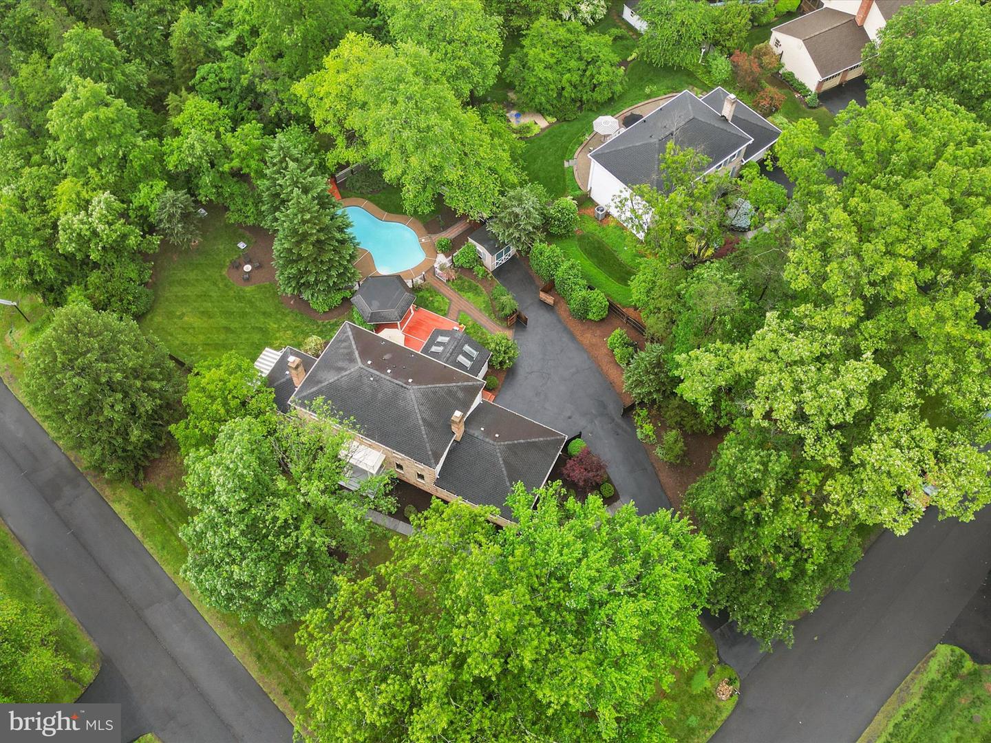 12142 HOLLY KNOLL CIR, GREAT FALLS, Virginia 22066, 4 Bedrooms Bedrooms, ,3 BathroomsBathrooms,Residential,For sale,12142 HOLLY KNOLL CIR,VAFX2238630 MLS # VAFX2238630