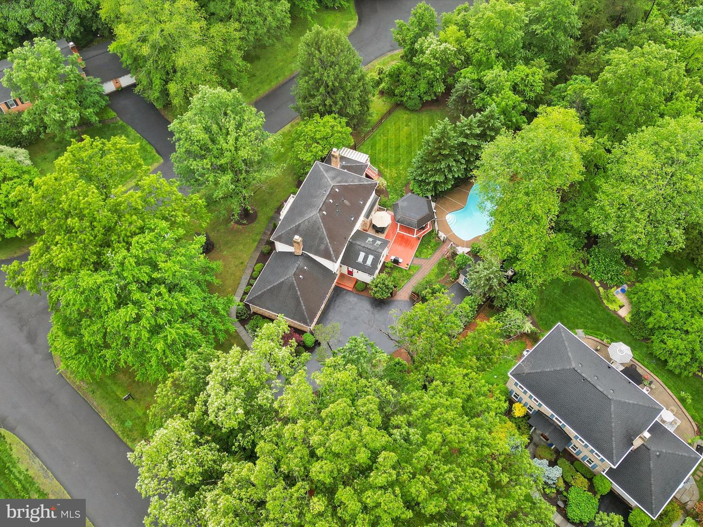 12142 HOLLY KNOLL CIR, GREAT FALLS, Virginia 22066, 4 Bedrooms Bedrooms, ,3 BathroomsBathrooms,Residential,For sale,12142 HOLLY KNOLL CIR,VAFX2238630 MLS # VAFX2238630