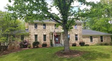 12142 HOLLY KNOLL CIR, GREAT FALLS, Virginia 22066, 4 Bedrooms Bedrooms, ,3 BathroomsBathrooms,Residential,For sale,12142 HOLLY KNOLL CIR,VAFX2238630 MLS # VAFX2238630
