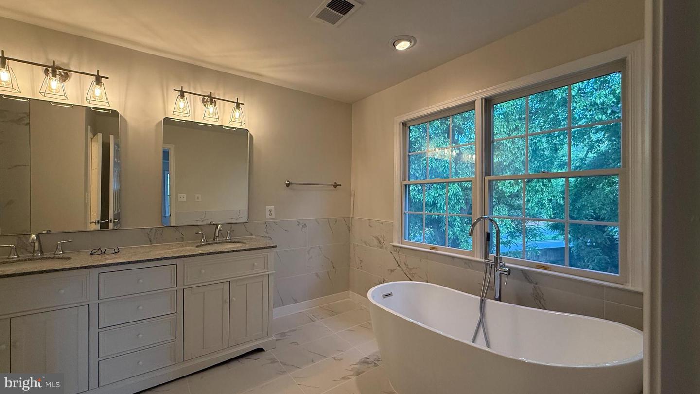 500 ROLAND ST SW, VIENNA, Virginia 22180, 5 Bedrooms Bedrooms, ,4 BathroomsBathrooms,Residential,For sale,500 ROLAND ST SW,VAFX2238646 MLS # VAFX2238646