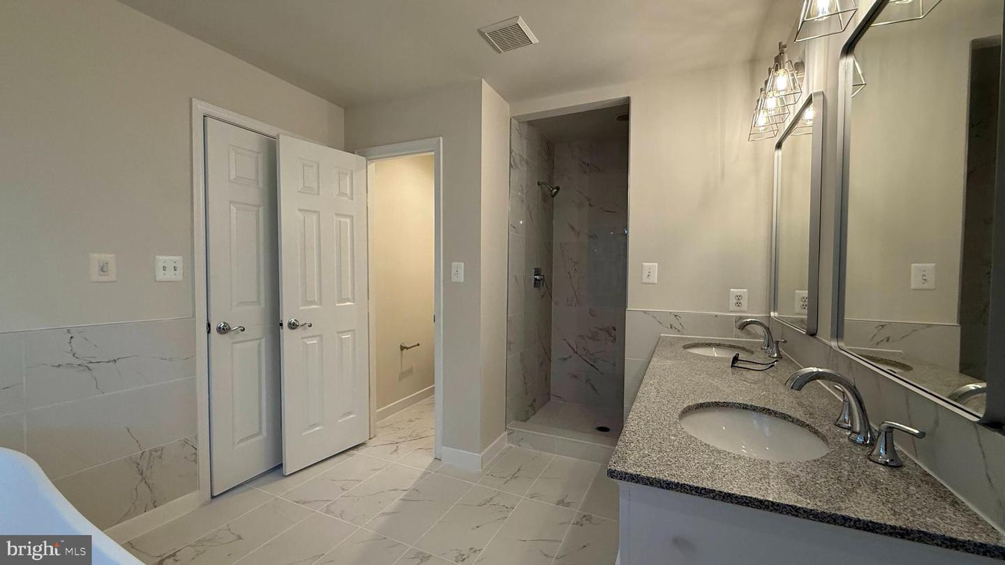 500 ROLAND ST SW, VIENNA, Virginia 22180, 5 Bedrooms Bedrooms, ,4 BathroomsBathrooms,Residential,For sale,500 ROLAND ST SW,VAFX2238646 MLS # VAFX2238646