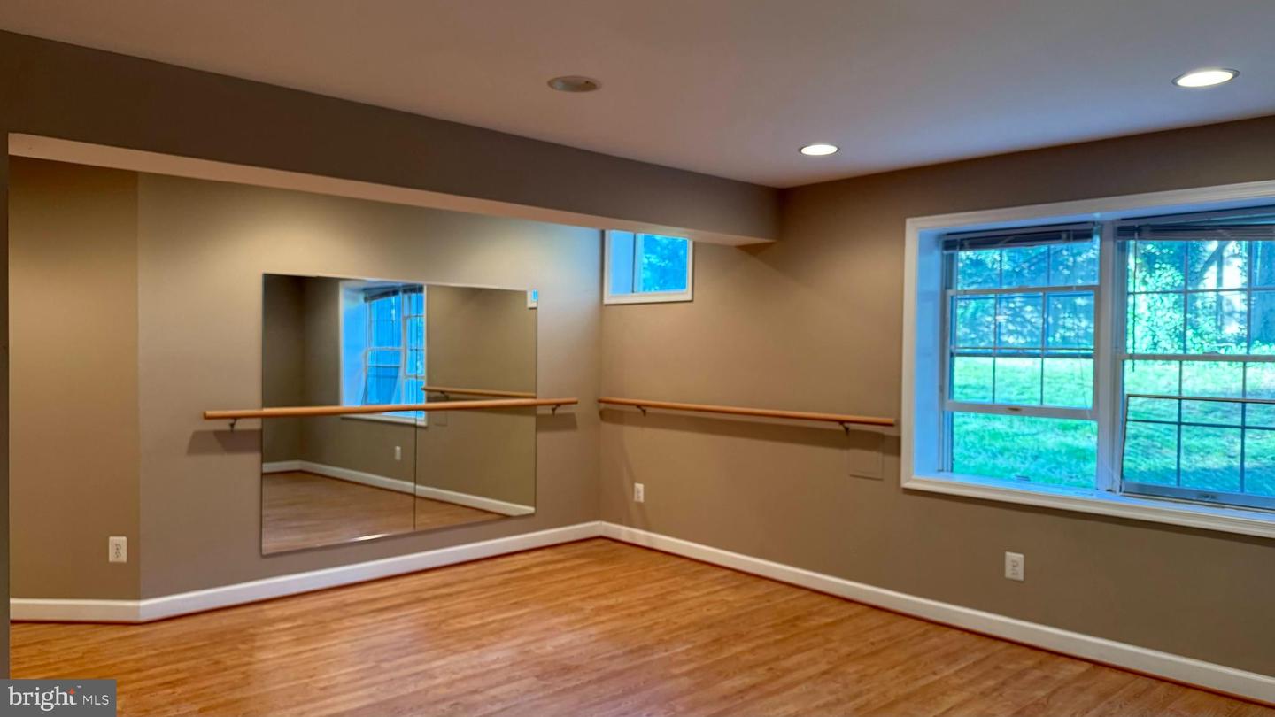 500 ROLAND ST SW, VIENNA, Virginia 22180, 5 Bedrooms Bedrooms, ,4 BathroomsBathrooms,Residential,For sale,500 ROLAND ST SW,VAFX2238646 MLS # VAFX2238646