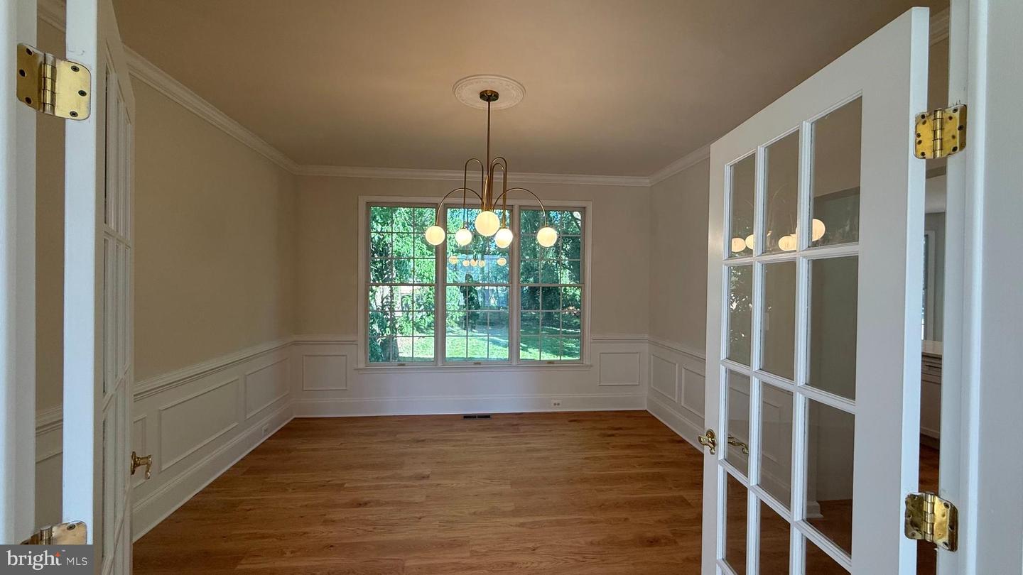 500 ROLAND ST SW, VIENNA, Virginia 22180, 5 Bedrooms Bedrooms, ,4 BathroomsBathrooms,Residential,For sale,500 ROLAND ST SW,VAFX2238646 MLS # VAFX2238646