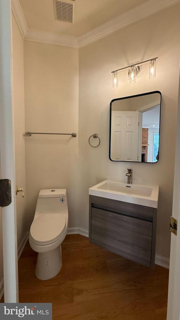 500 ROLAND ST SW, VIENNA, Virginia 22180, 5 Bedrooms Bedrooms, ,4 BathroomsBathrooms,Residential,For sale,500 ROLAND ST SW,VAFX2238646 MLS # VAFX2238646