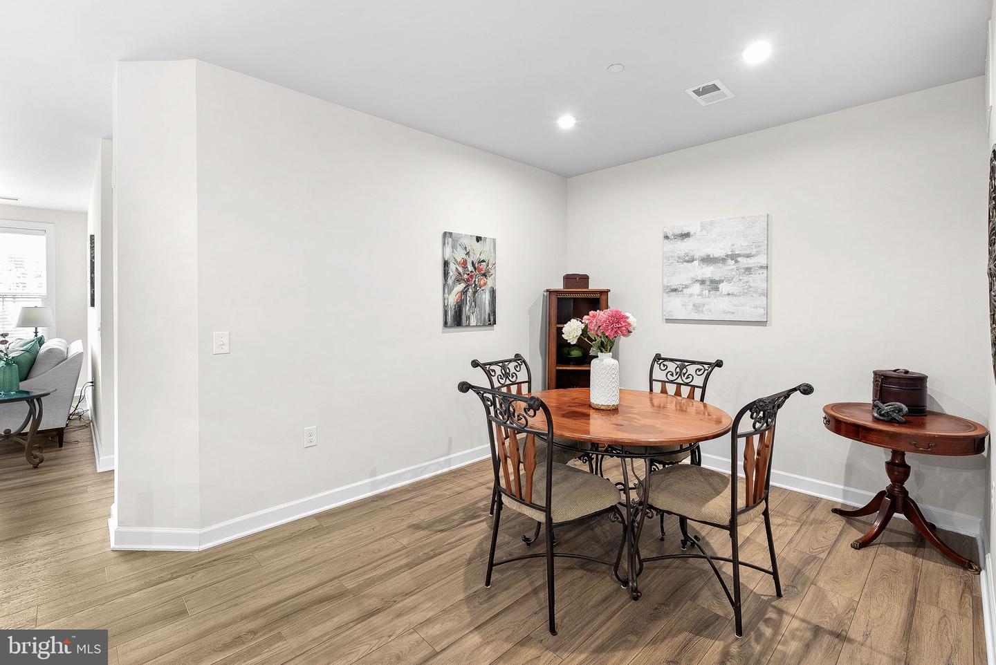 3927 FAIR RIDGE DR #305, FAIRFAX, Virginia 22033, 2 Bedrooms Bedrooms, ,2 BathroomsBathrooms,Residential,For sale,3927 FAIR RIDGE DR #305,VAFX2238866 MLS # VAFX2238866