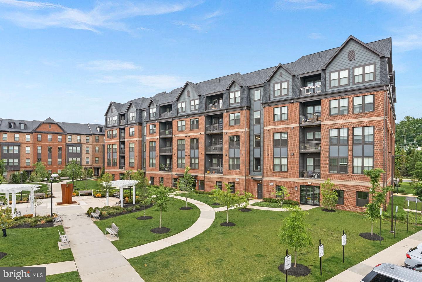 3927 FAIR RIDGE DR #305, FAIRFAX, Virginia 22033, 2 Bedrooms Bedrooms, ,2 BathroomsBathrooms,Residential,For sale,3927 FAIR RIDGE DR #305,VAFX2238866 MLS # VAFX2238866