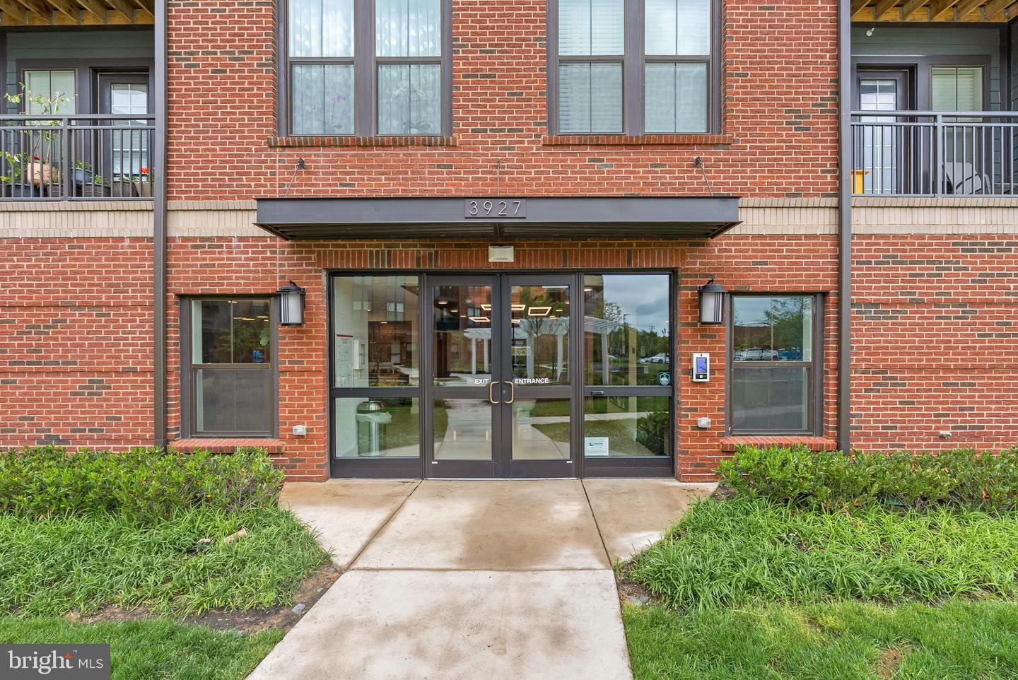 3927 FAIR RIDGE DR #305, FAIRFAX, Virginia 22033, 2 Bedrooms Bedrooms, ,2 BathroomsBathrooms,Residential,For sale,3927 FAIR RIDGE DR #305,VAFX2238866 MLS # VAFX2238866