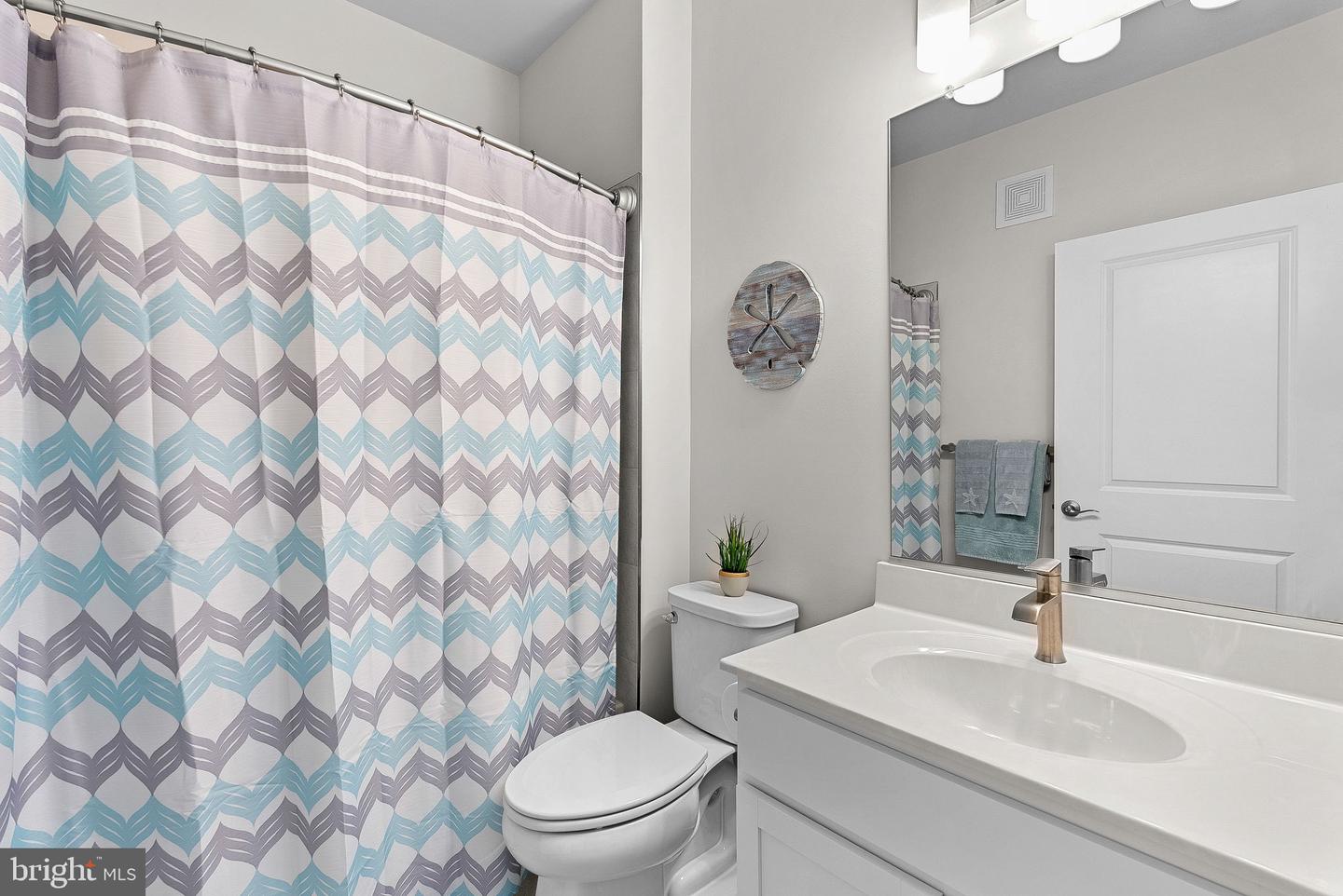 3927 FAIR RIDGE DR #305, FAIRFAX, Virginia 22033, 2 Bedrooms Bedrooms, ,2 BathroomsBathrooms,Residential,For sale,3927 FAIR RIDGE DR #305,VAFX2238866 MLS # VAFX2238866