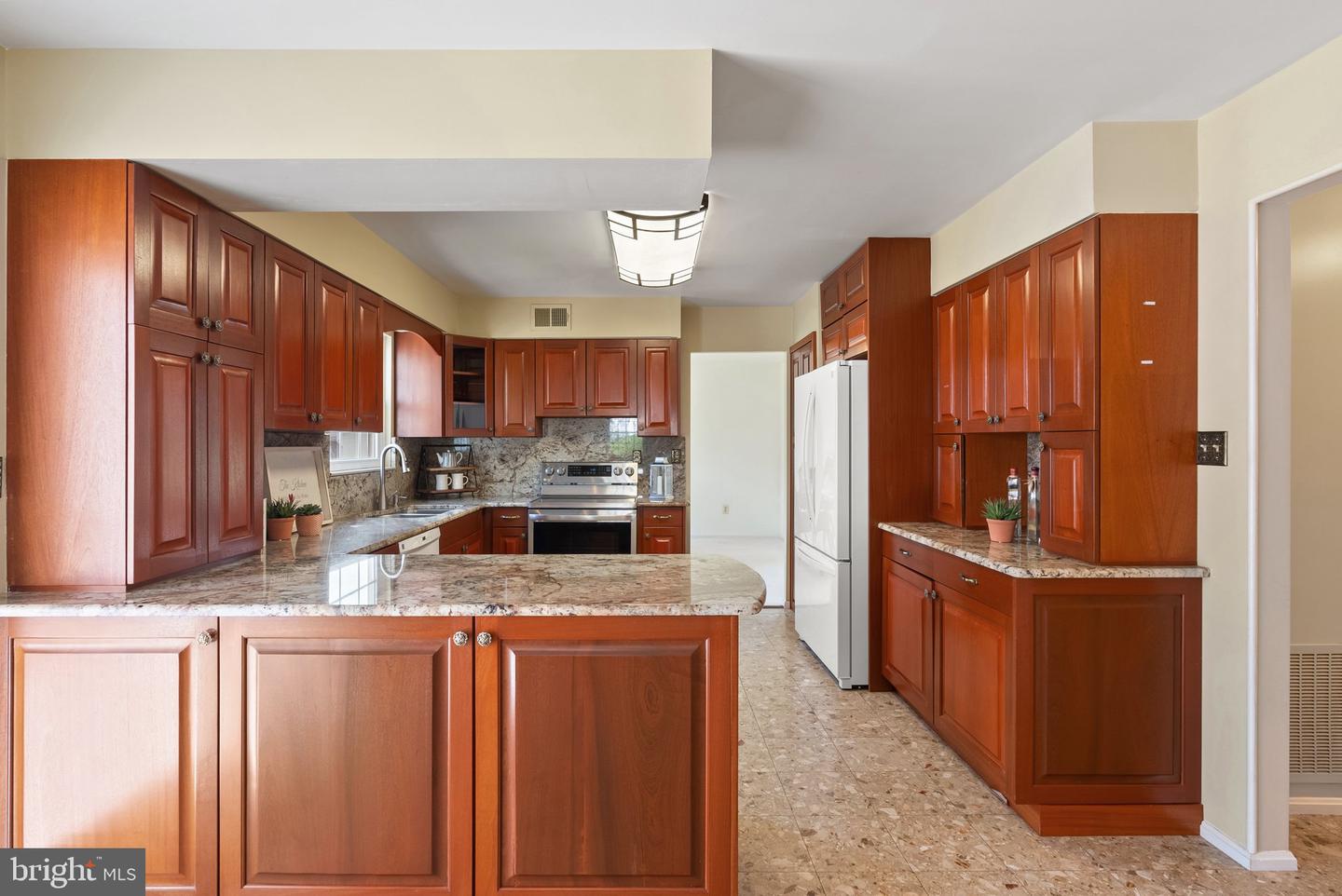 514 CARDINAL GLEN CIR, STERLING, Virginia 20164, 4 Bedrooms Bedrooms, ,3 BathroomsBathrooms,Residential,For sale,514 CARDINAL GLEN CIR,VALO2095674 MLS # VALO2095674