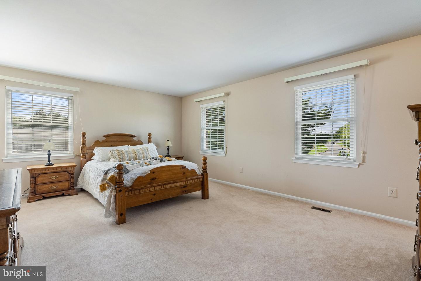 514 CARDINAL GLEN CIR, STERLING, Virginia 20164, 4 Bedrooms Bedrooms, ,3 BathroomsBathrooms,Residential,For sale,514 CARDINAL GLEN CIR,VALO2095674 MLS # VALO2095674