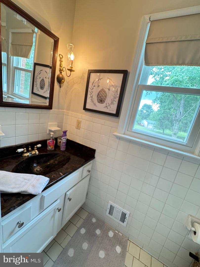 7880 SIR TOPAS DR, WARRENTON, Virginia 20186, 4 Bedrooms Bedrooms, ,2 BathroomsBathrooms,Residential,For sale,7880 SIR TOPAS DR,VAFQ2016524 MLS # VAFQ2016524