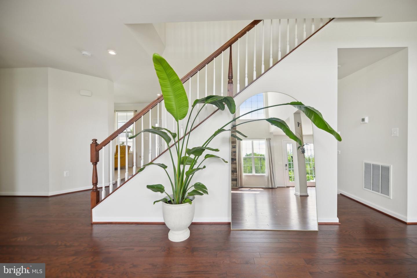 15888 AERIAL VIEW RD, WOODBRIDGE, Virginia 22193, 5 Bedrooms Bedrooms, ,4 BathroomsBathrooms,Residential,For sale,15888 AERIAL VIEW RD,VAPW2094398 MLS # VAPW2094398