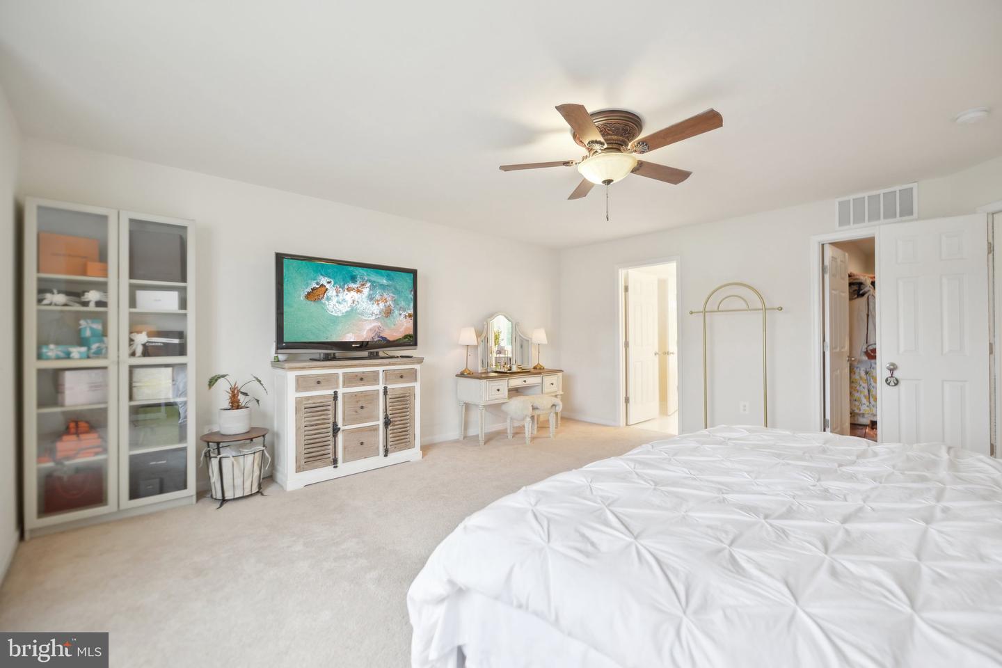 15888 AERIAL VIEW RD, WOODBRIDGE, Virginia 22193, 5 Bedrooms Bedrooms, ,4 BathroomsBathrooms,Residential,For sale,15888 AERIAL VIEW RD,VAPW2094398 MLS # VAPW2094398