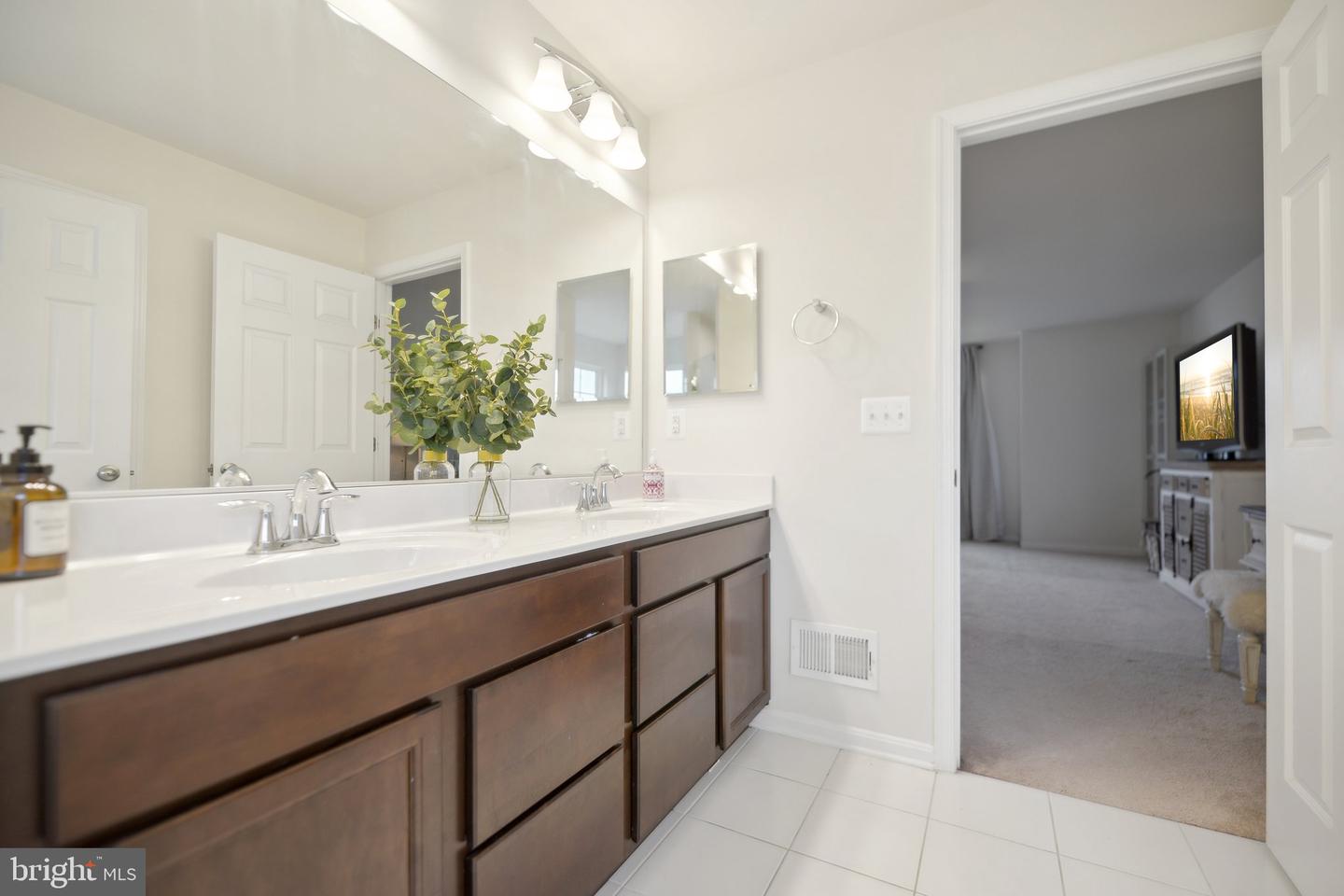 15888 AERIAL VIEW RD, WOODBRIDGE, Virginia 22193, 5 Bedrooms Bedrooms, ,4 BathroomsBathrooms,Residential,For sale,15888 AERIAL VIEW RD,VAPW2094398 MLS # VAPW2094398