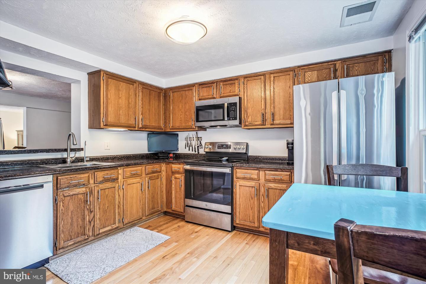 1559 AUTUMN RIDGE CIR, RESTON, Virginia 20194, 2 Bedrooms Bedrooms, ,3 BathroomsBathrooms,Residential,For sale,1559 AUTUMN RIDGE CIR,VAFX2239950 MLS # VAFX2239950