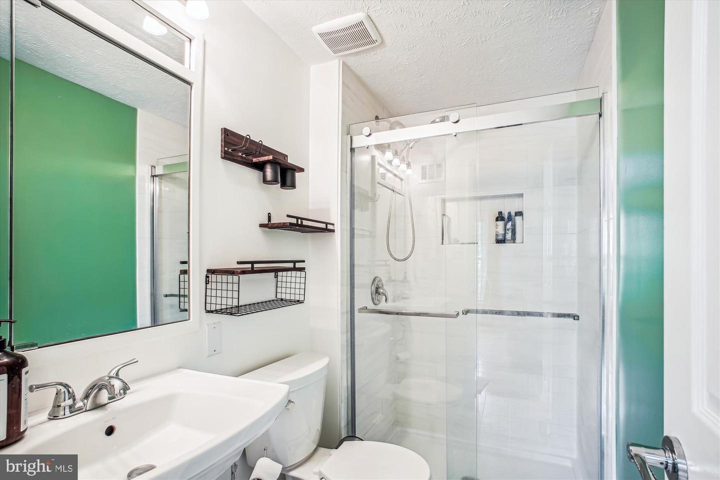 1559 AUTUMN RIDGE CIR, RESTON, Virginia 20194, 2 Bedrooms Bedrooms, ,3 BathroomsBathrooms,Residential,For sale,1559 AUTUMN RIDGE CIR,VAFX2239950 MLS # VAFX2239950