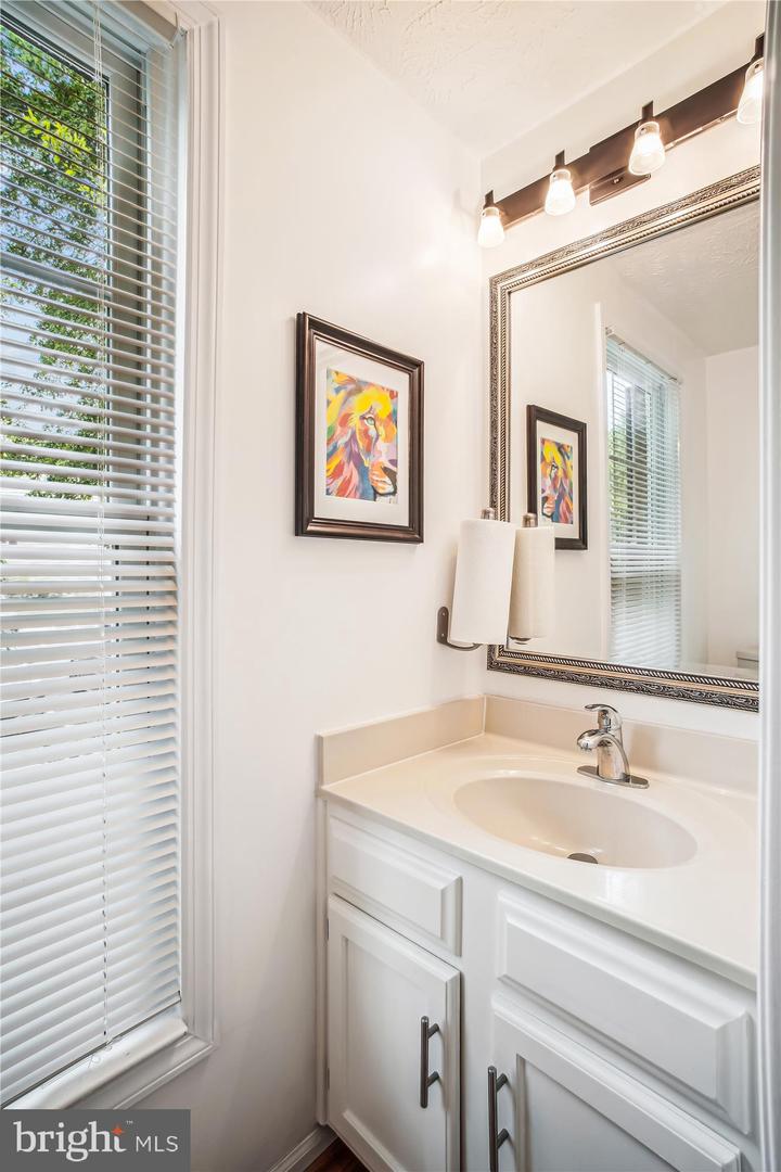 1559 AUTUMN RIDGE CIR, RESTON, Virginia 20194, 2 Bedrooms Bedrooms, ,3 BathroomsBathrooms,Residential,For sale,1559 AUTUMN RIDGE CIR,VAFX2239950 MLS # VAFX2239950