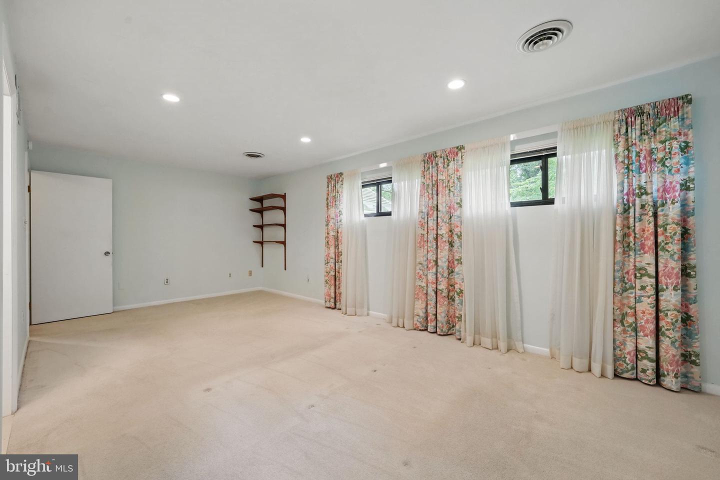10419 DARBY ST, FAIRFAX, Virginia 22030, 4 Bedrooms Bedrooms, 10 Rooms Rooms,2 BathroomsBathrooms,Residential,For sale,10419 DARBY ST,VAFC2006294 MLS # VAFC2006294