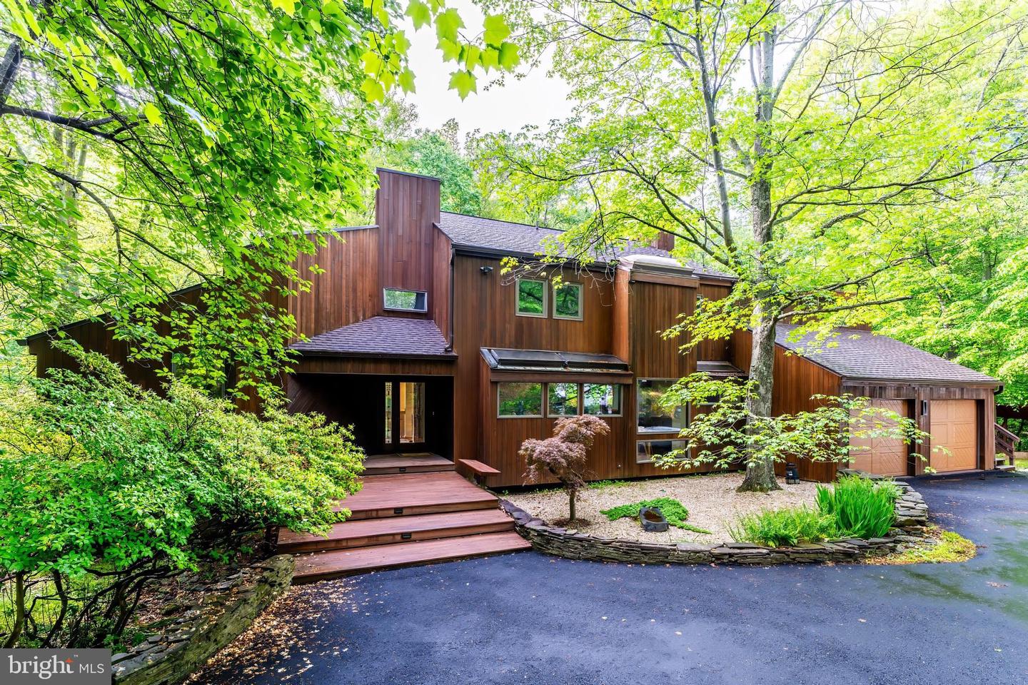 9700 BEACH MILL RD, GREAT FALLS, Virginia 22066, 4 Bedrooms Bedrooms, ,3 BathroomsBathrooms,Residential,For sale,9700 BEACH MILL RD,VAFX2239760 MLS # VAFX2239760