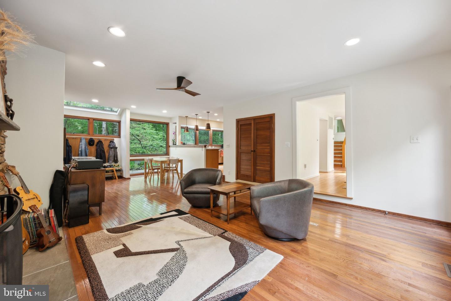 9700 BEACH MILL RD, GREAT FALLS, Virginia 22066, 4 Bedrooms Bedrooms, ,3 BathroomsBathrooms,Residential,For sale,9700 BEACH MILL RD,VAFX2239760 MLS # VAFX2239760