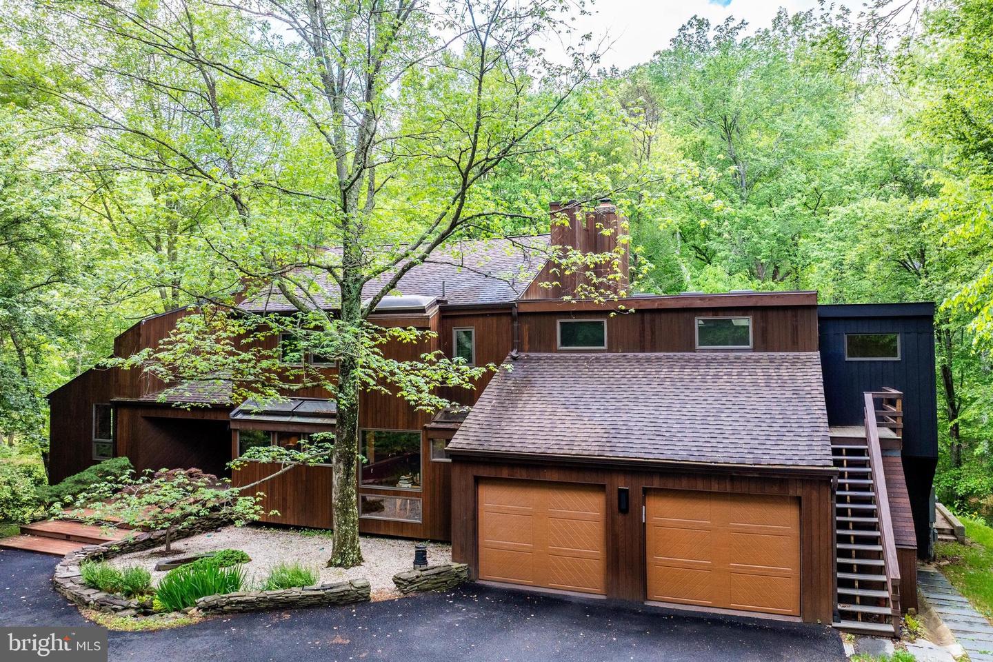 9700 BEACH MILL RD, GREAT FALLS, Virginia 22066, 4 Bedrooms Bedrooms, ,3 BathroomsBathrooms,Residential,For sale,9700 BEACH MILL RD,VAFX2239760 MLS # VAFX2239760