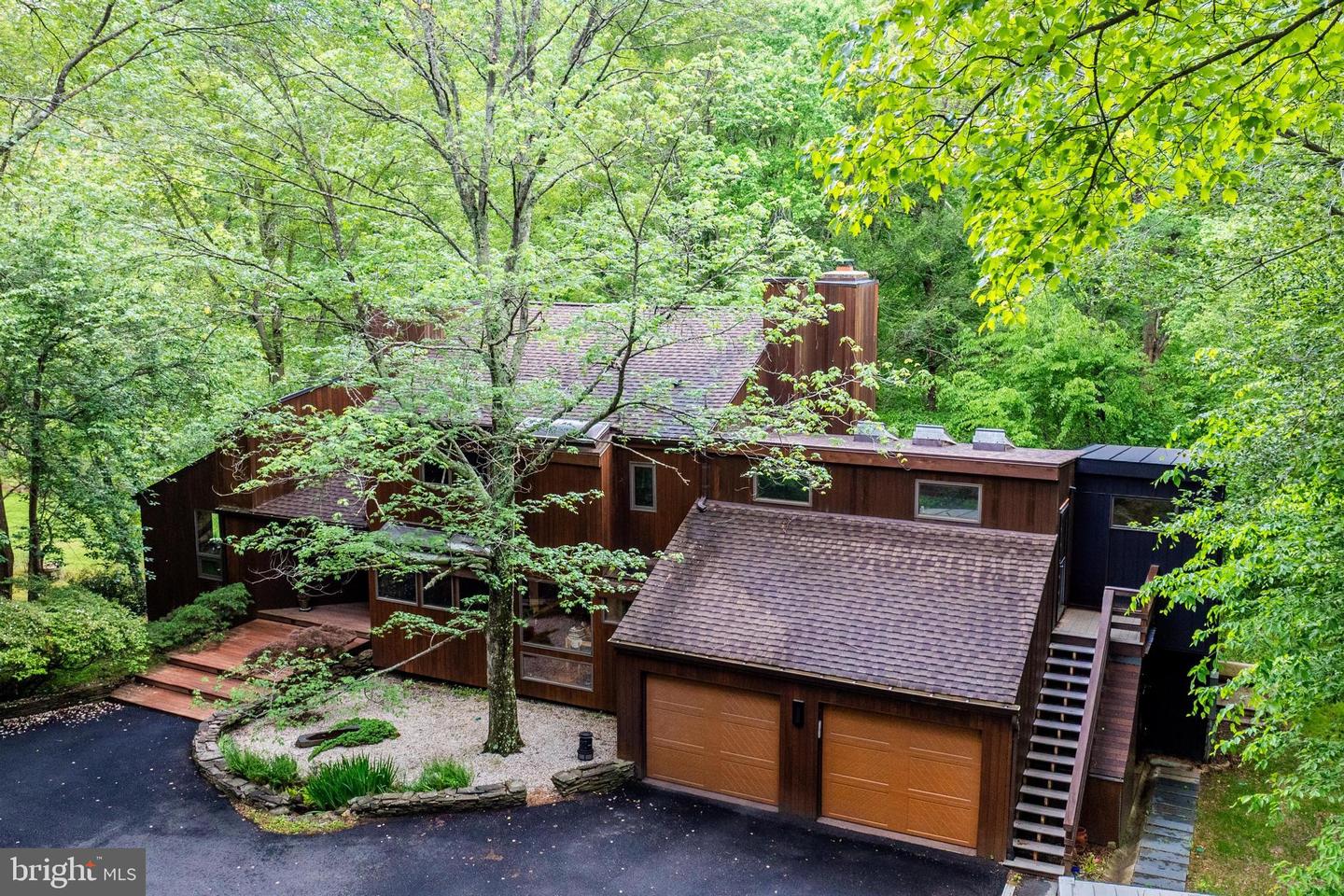 9700 BEACH MILL RD, GREAT FALLS, Virginia 22066, 4 Bedrooms Bedrooms, ,3 BathroomsBathrooms,Residential,For sale,9700 BEACH MILL RD,VAFX2239760 MLS # VAFX2239760