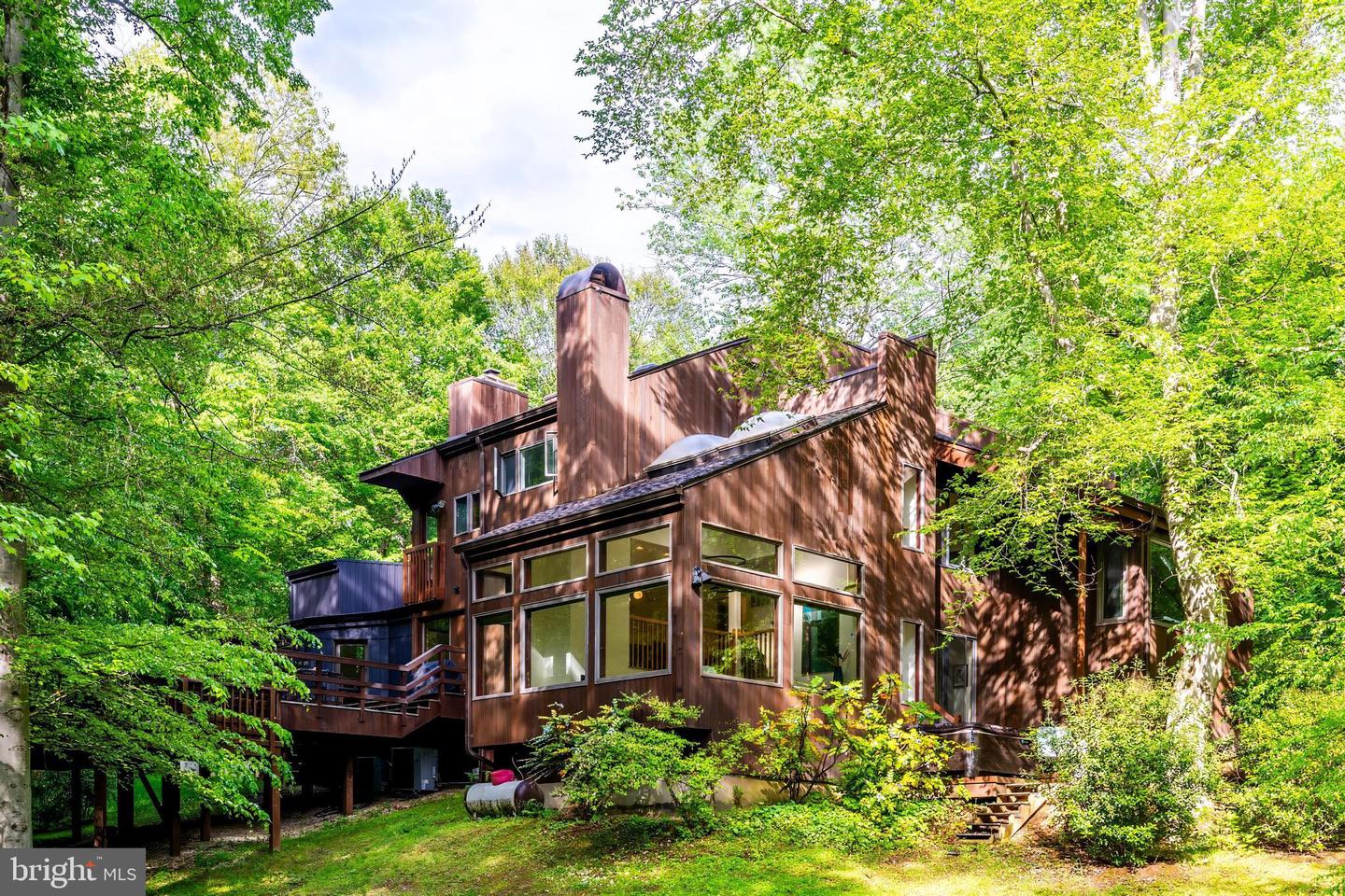 9700 BEACH MILL RD, GREAT FALLS, Virginia 22066, 4 Bedrooms Bedrooms, ,3 BathroomsBathrooms,Residential,For sale,9700 BEACH MILL RD,VAFX2239760 MLS # VAFX2239760