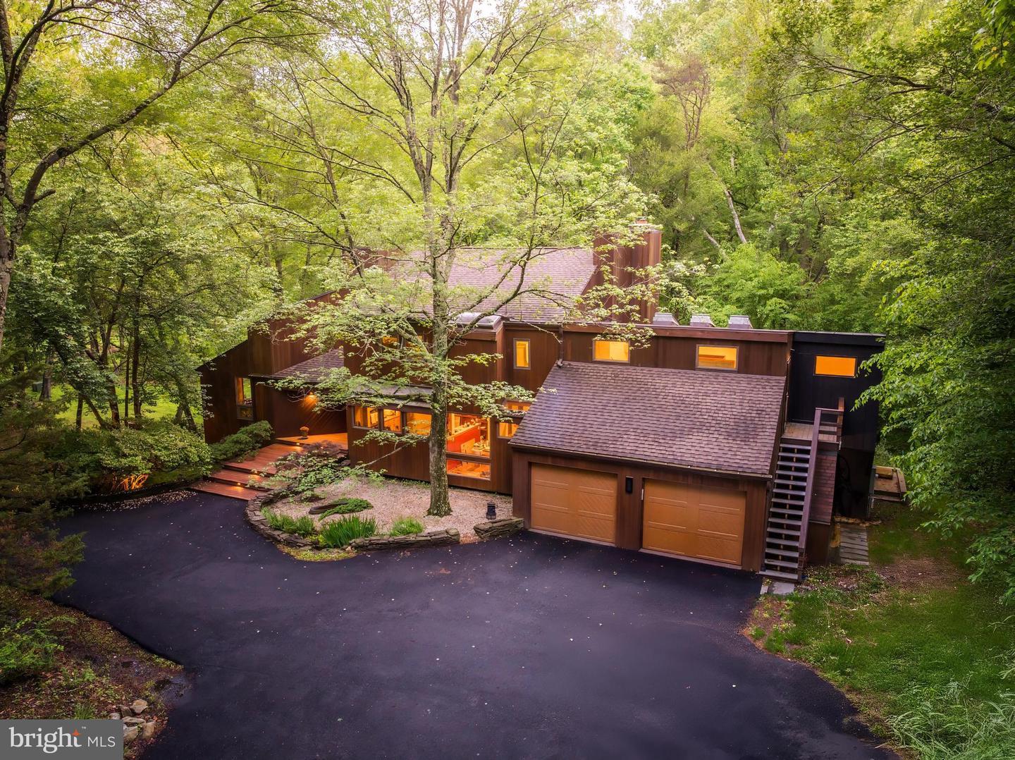9700 BEACH MILL RD, GREAT FALLS, Virginia 22066, 4 Bedrooms Bedrooms, ,3 BathroomsBathrooms,Residential,For sale,9700 BEACH MILL RD,VAFX2239760 MLS # VAFX2239760
