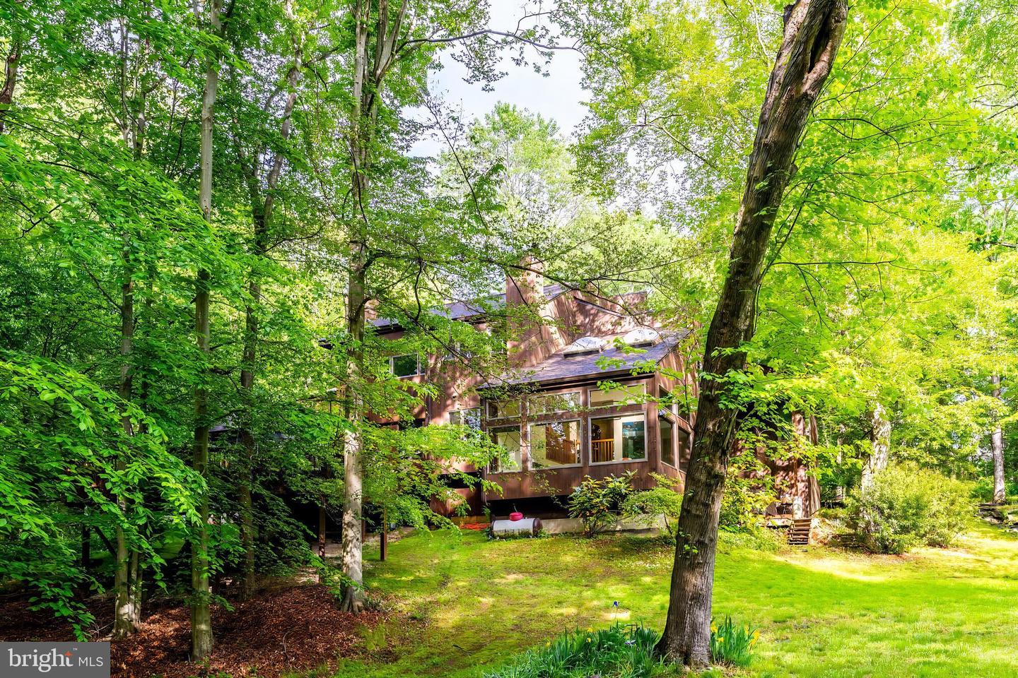 9700 BEACH MILL RD, GREAT FALLS, Virginia 22066, 4 Bedrooms Bedrooms, ,3 BathroomsBathrooms,Residential,For sale,9700 BEACH MILL RD,VAFX2239760 MLS # VAFX2239760