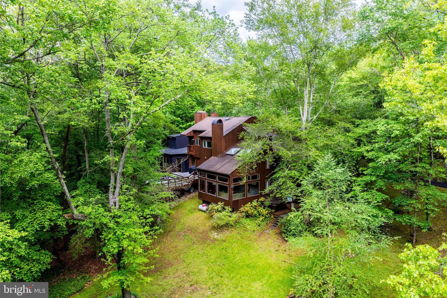 9700 BEACH MILL RD, GREAT FALLS, Virginia 22066, 4 Bedrooms Bedrooms, ,3 BathroomsBathrooms,Residential,For sale,9700 BEACH MILL RD,VAFX2239760 MLS # VAFX2239760