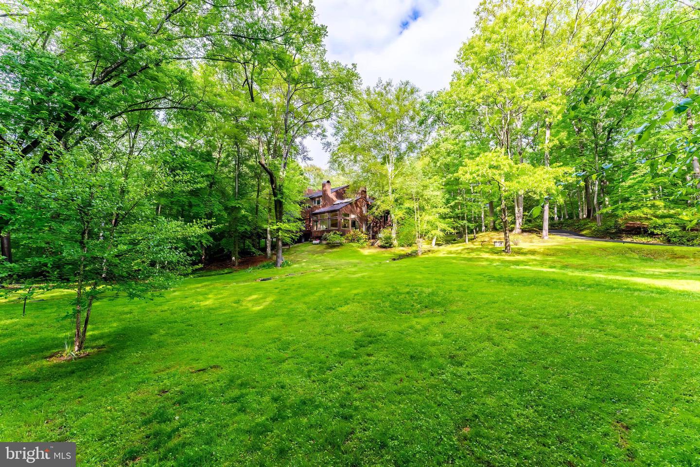 9700 BEACH MILL RD, GREAT FALLS, Virginia 22066, 4 Bedrooms Bedrooms, ,3 BathroomsBathrooms,Residential,For sale,9700 BEACH MILL RD,VAFX2239760 MLS # VAFX2239760