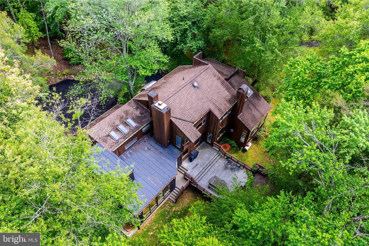 9700 BEACH MILL RD, GREAT FALLS, Virginia 22066, 4 Bedrooms Bedrooms, ,3 BathroomsBathrooms,Residential,For sale,9700 BEACH MILL RD,VAFX2239760 MLS # VAFX2239760