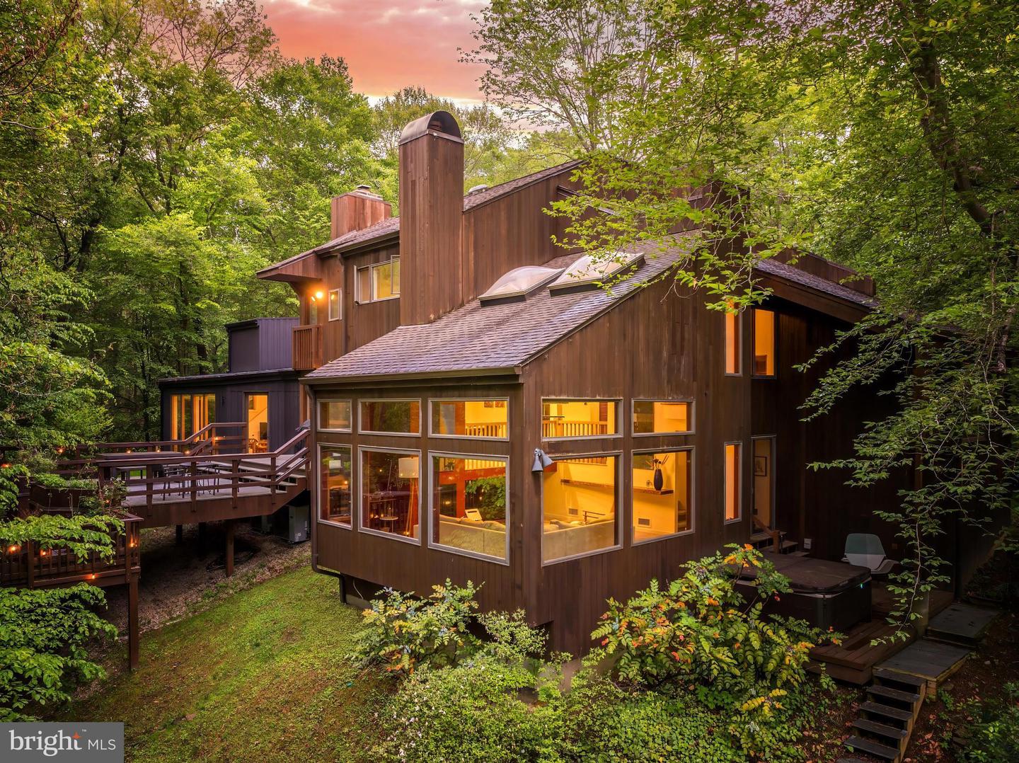9700 BEACH MILL RD, GREAT FALLS, Virginia 22066, 4 Bedrooms Bedrooms, ,3 BathroomsBathrooms,Residential,For sale,9700 BEACH MILL RD,VAFX2239760 MLS # VAFX2239760