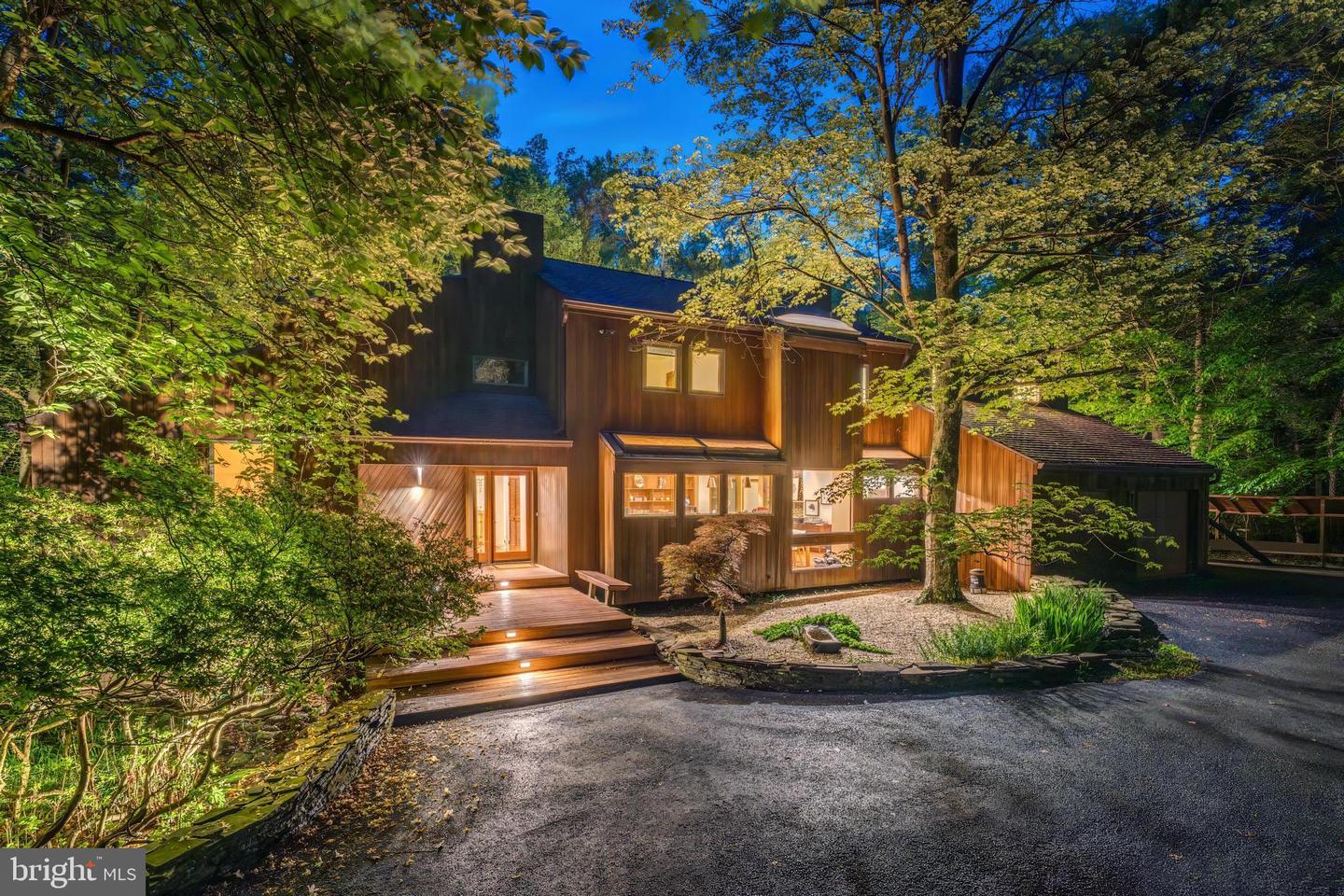 9700 BEACH MILL RD, GREAT FALLS, Virginia 22066, 4 Bedrooms Bedrooms, ,3 BathroomsBathrooms,Residential,For sale,9700 BEACH MILL RD,VAFX2239760 MLS # VAFX2239760