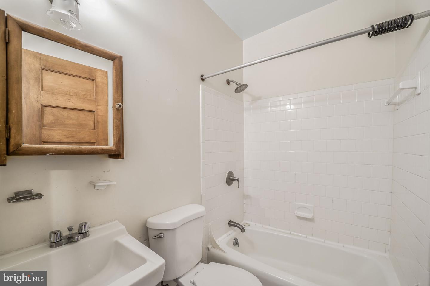 720 A ST SE, WASHINGTON, District Of Columbia 20003, 7 Bedrooms Bedrooms, ,4 BathroomsBathrooms,Residential,For sale,720 A ST SE,DCDC2199636 MLS # DCDC2199636