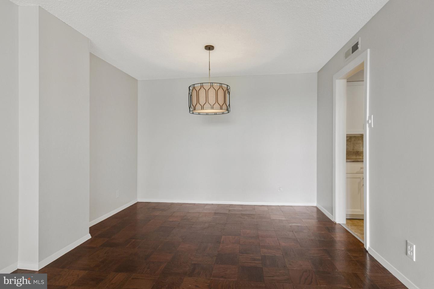 3800 FAIRFAX DR #1011, ARLINGTON, Virginia 22203, 2 Bedrooms Bedrooms, ,2 BathroomsBathrooms,Residential,For sale,3800 FAIRFAX DR #1011,VAAR2057234 MLS # VAAR2057234