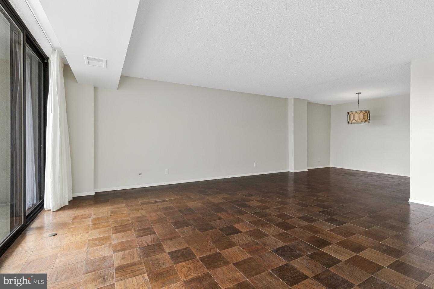 3800 FAIRFAX DR #1011, ARLINGTON, Virginia 22203, 2 Bedrooms Bedrooms, ,2 BathroomsBathrooms,Residential,For sale,3800 FAIRFAX DR #1011,VAAR2057234 MLS # VAAR2057234