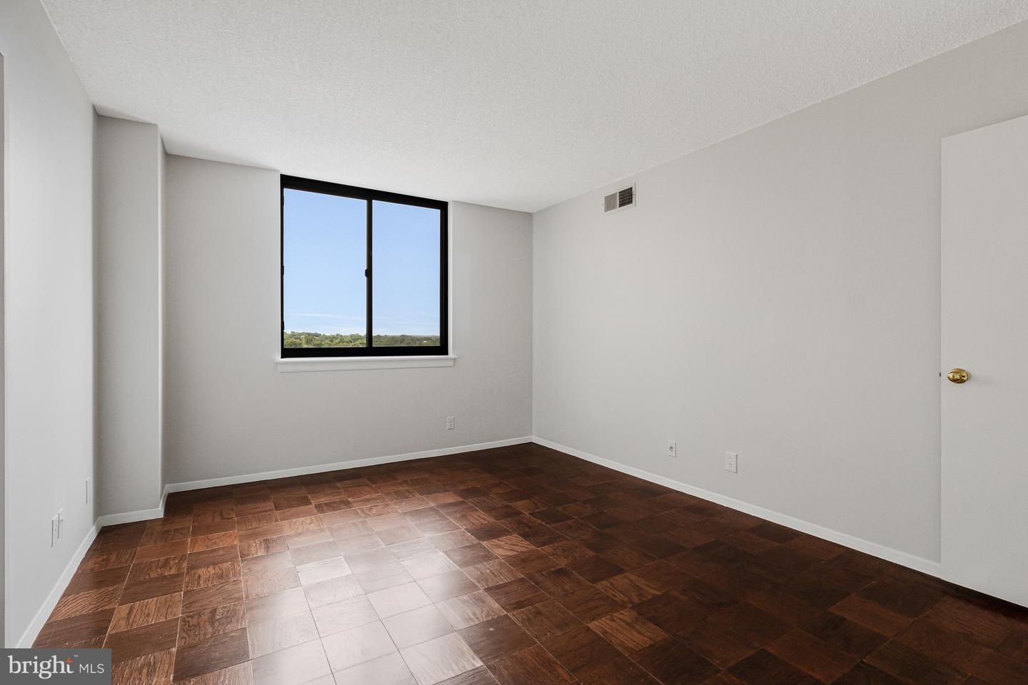 3800 FAIRFAX DR #1011, ARLINGTON, Virginia 22203, 2 Bedrooms Bedrooms, ,2 BathroomsBathrooms,Residential,For sale,3800 FAIRFAX DR #1011,VAAR2057234 MLS # VAAR2057234