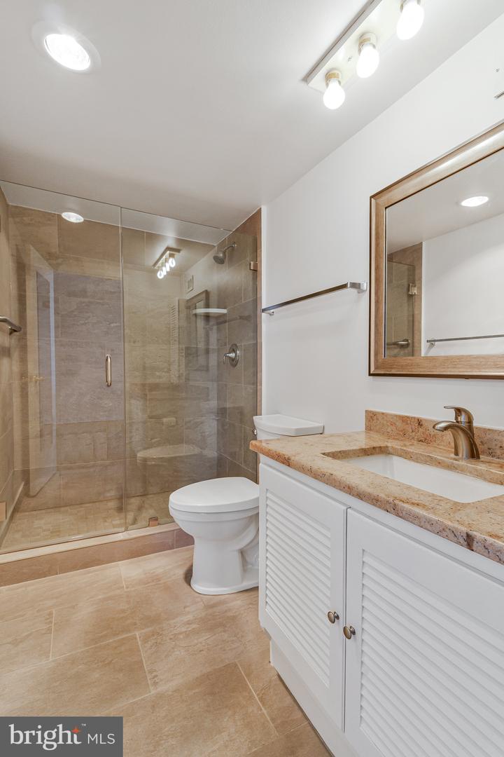 3800 FAIRFAX DR #1011, ARLINGTON, Virginia 22203, 2 Bedrooms Bedrooms, ,2 BathroomsBathrooms,Residential,For sale,3800 FAIRFAX DR #1011,VAAR2057234 MLS # VAAR2057234
