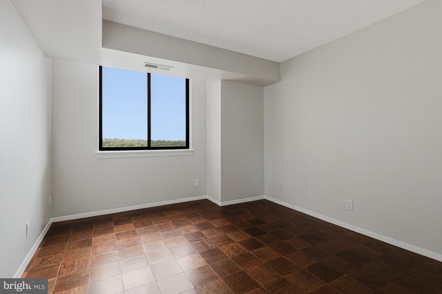 3800 FAIRFAX DR #1011, ARLINGTON, Virginia 22203, 2 Bedrooms Bedrooms, ,2 BathroomsBathrooms,Residential,For sale,3800 FAIRFAX DR #1011,VAAR2057234 MLS # VAAR2057234