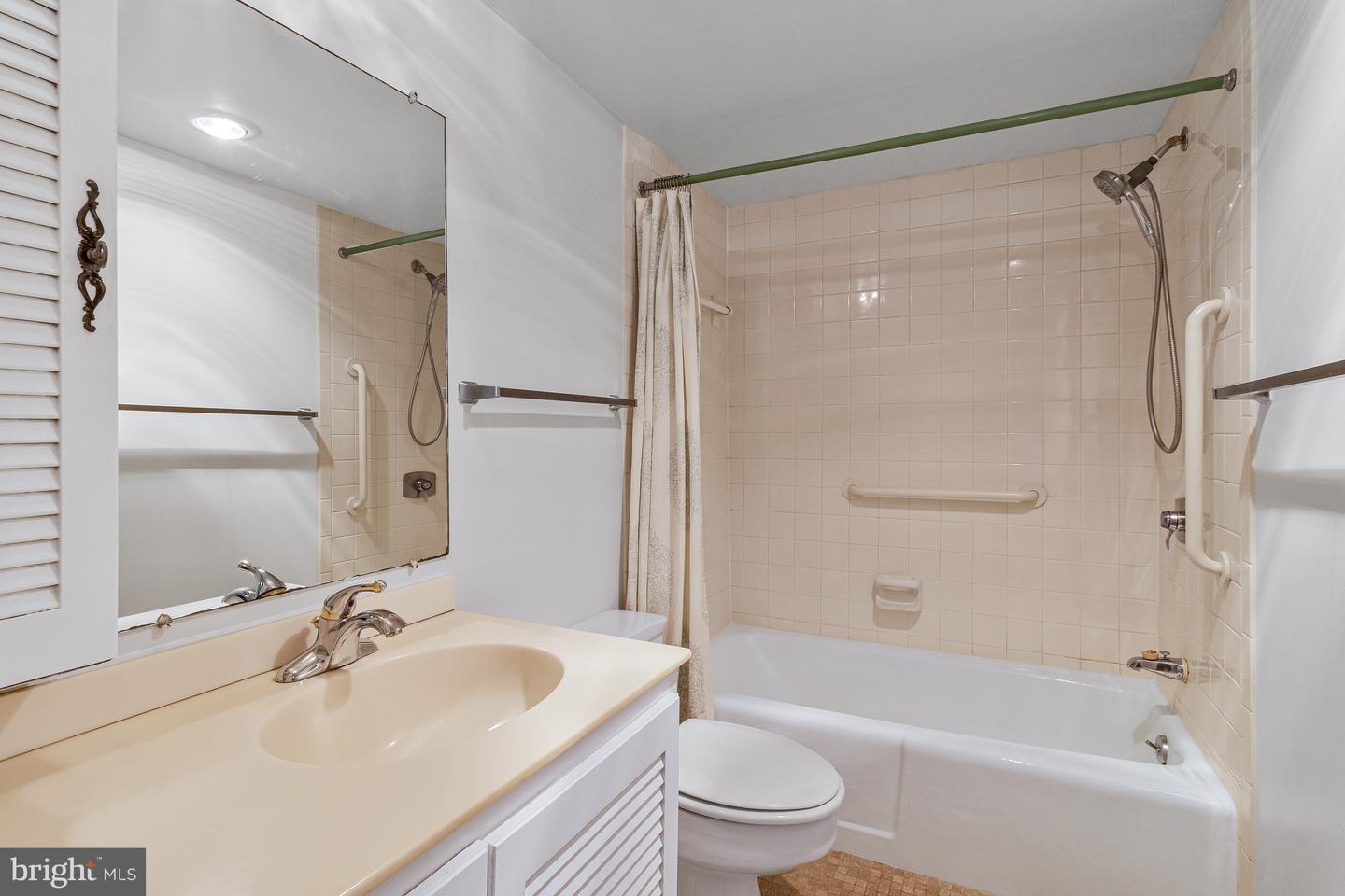 3800 FAIRFAX DR #1011, ARLINGTON, Virginia 22203, 2 Bedrooms Bedrooms, ,2 BathroomsBathrooms,Residential,For sale,3800 FAIRFAX DR #1011,VAAR2057234 MLS # VAAR2057234