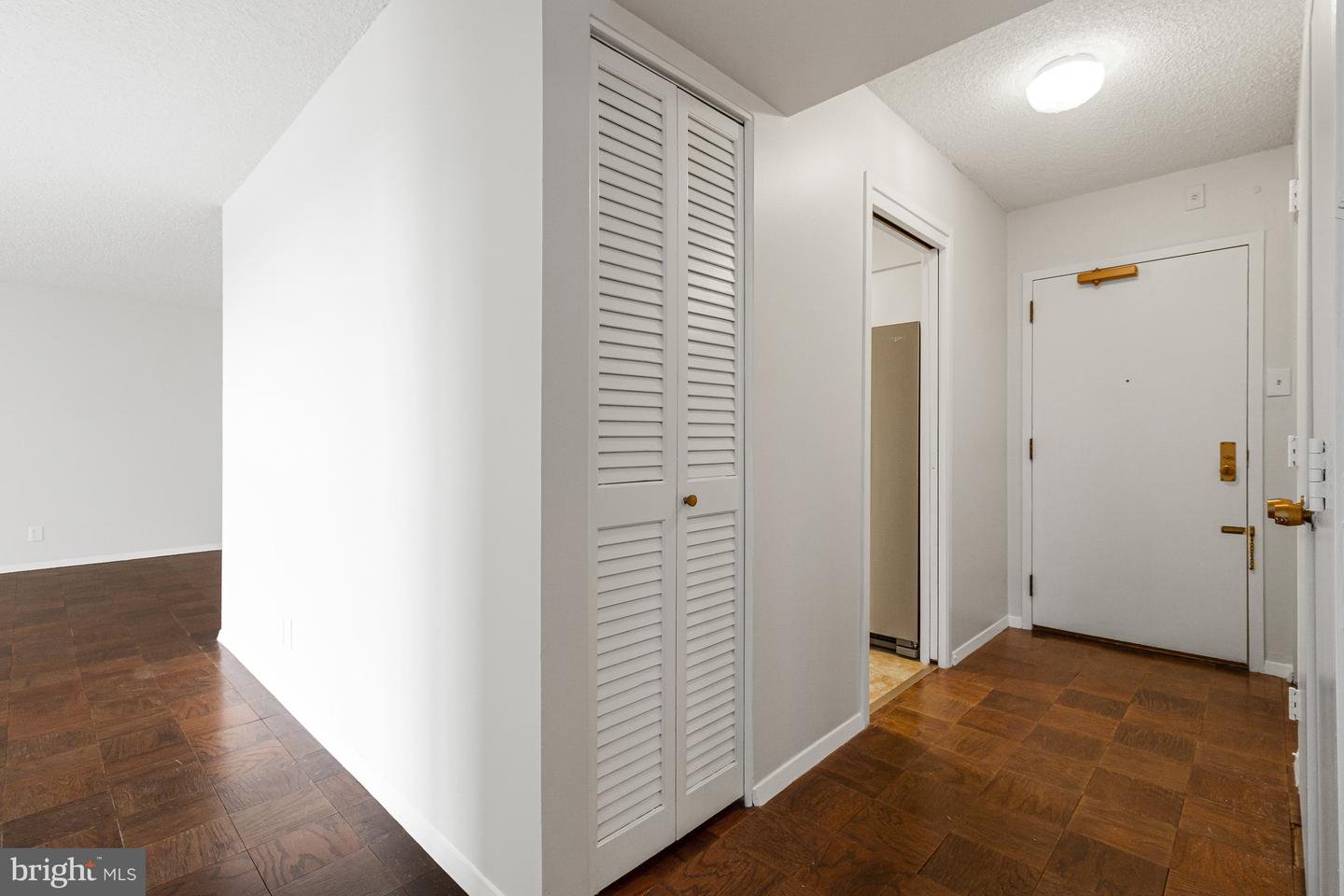 3800 FAIRFAX DR #1011, ARLINGTON, Virginia 22203, 2 Bedrooms Bedrooms, ,2 BathroomsBathrooms,Residential,For sale,3800 FAIRFAX DR #1011,VAAR2057234 MLS # VAAR2057234