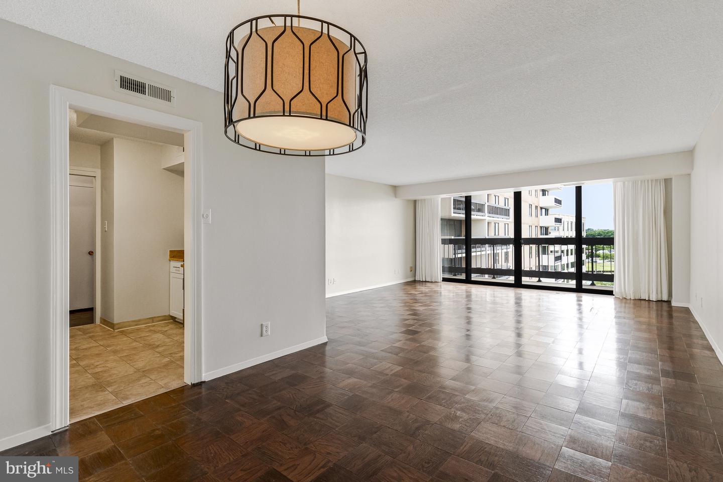3800 FAIRFAX DR #1011, ARLINGTON, Virginia 22203, 2 Bedrooms Bedrooms, ,2 BathroomsBathrooms,Residential,For sale,3800 FAIRFAX DR #1011,VAAR2057234 MLS # VAAR2057234