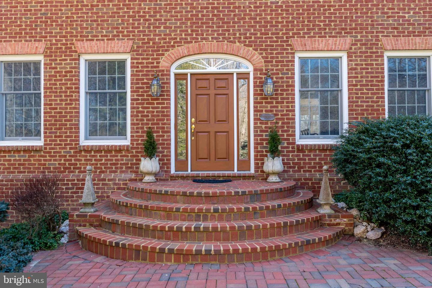 7517 LEES FARM RD, CLIFTON, Virginia 20124, 4 Bedrooms Bedrooms, ,3 BathroomsBathrooms,Residential,For sale,7517 LEES FARM RD,VAFX2239586 MLS # VAFX2239586