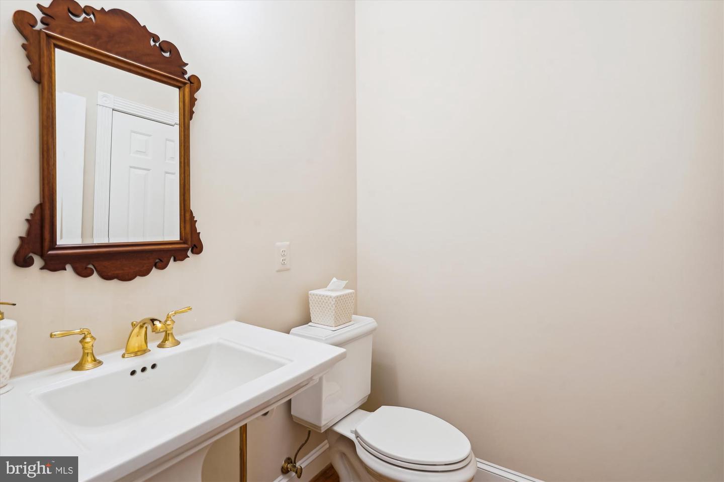 7517 LEES FARM RD, CLIFTON, Virginia 20124, 4 Bedrooms Bedrooms, ,3 BathroomsBathrooms,Residential,For sale,7517 LEES FARM RD,VAFX2239586 MLS # VAFX2239586