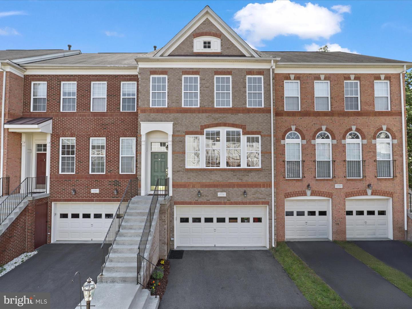 22090 AVONWORTH SQ, BROADLANDS, Virginia 20148, 4 Bedrooms Bedrooms, ,3 BathroomsBathrooms,Residential,For sale,22090 AVONWORTH SQ,VALO2096044 MLS # VALO2096044