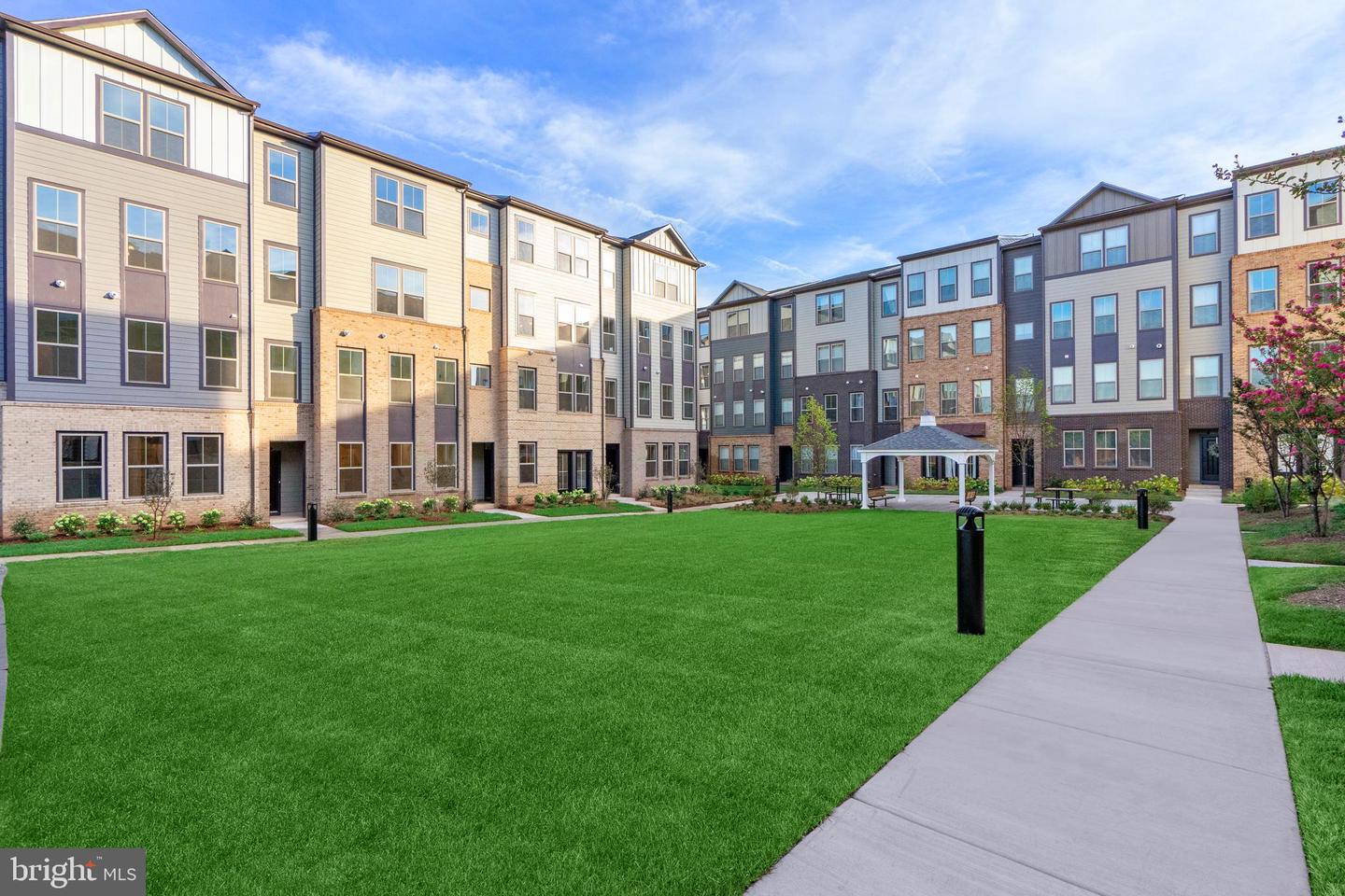 20967 BLUEBIRD SQ, STERLING, Virginia 20165, 3 Bedrooms Bedrooms, ,2 BathroomsBathrooms,Residential,For sale,20967 BLUEBIRD SQ,VALO2092384 MLS # VALO2092384