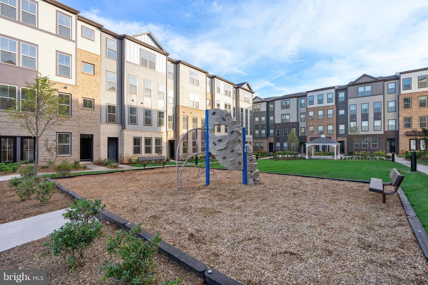 20967 BLUEBIRD SQ, STERLING, Virginia 20165, 3 Bedrooms Bedrooms, ,2 BathroomsBathrooms,Residential,For sale,20967 BLUEBIRD SQ,VALO2092384 MLS # VALO2092384